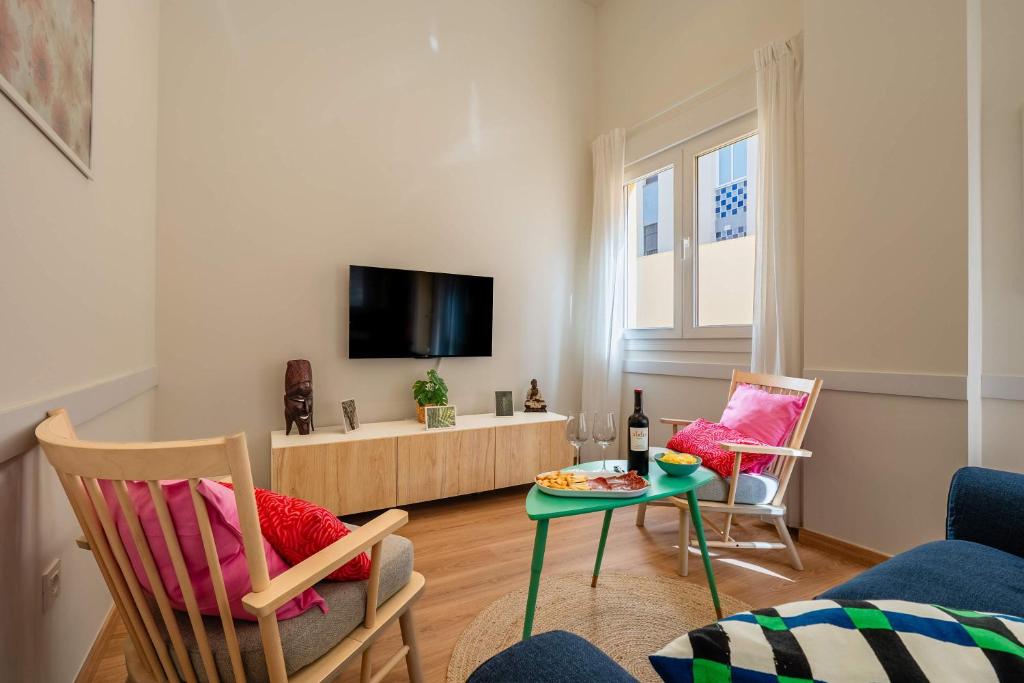 New Renovated - First Line Beach Apartment - 2