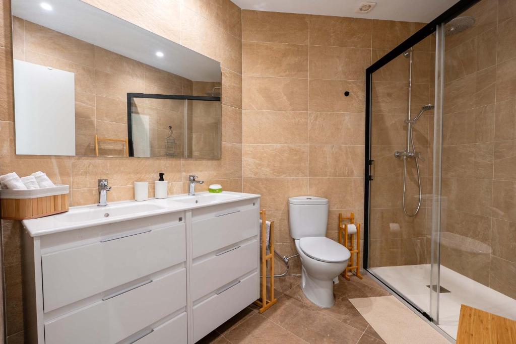 New Renovated - First Line Beach Apartment - 3
