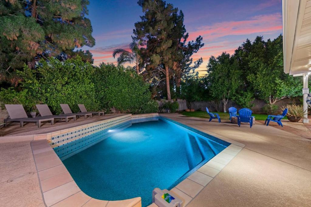 Privacy And Peaceful With Your Own Heated Pool!, Phoenix