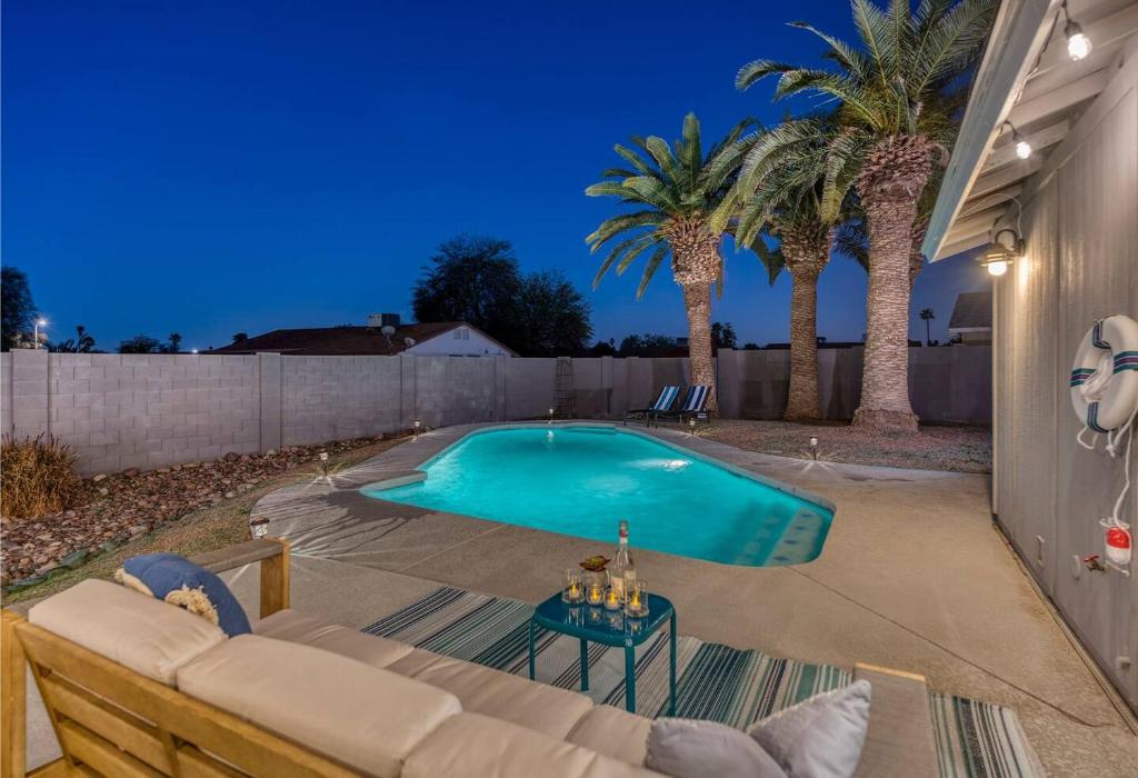 The Best Getaway In The Desert With Heated Pool!, Tempe