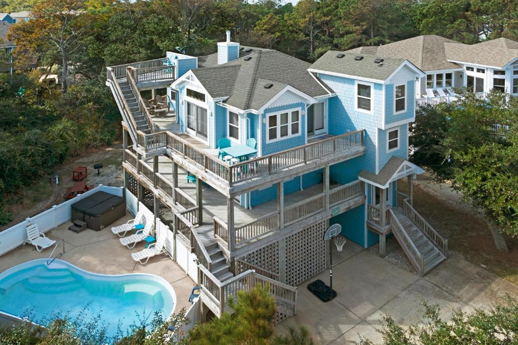 Salty Suite, Corolla