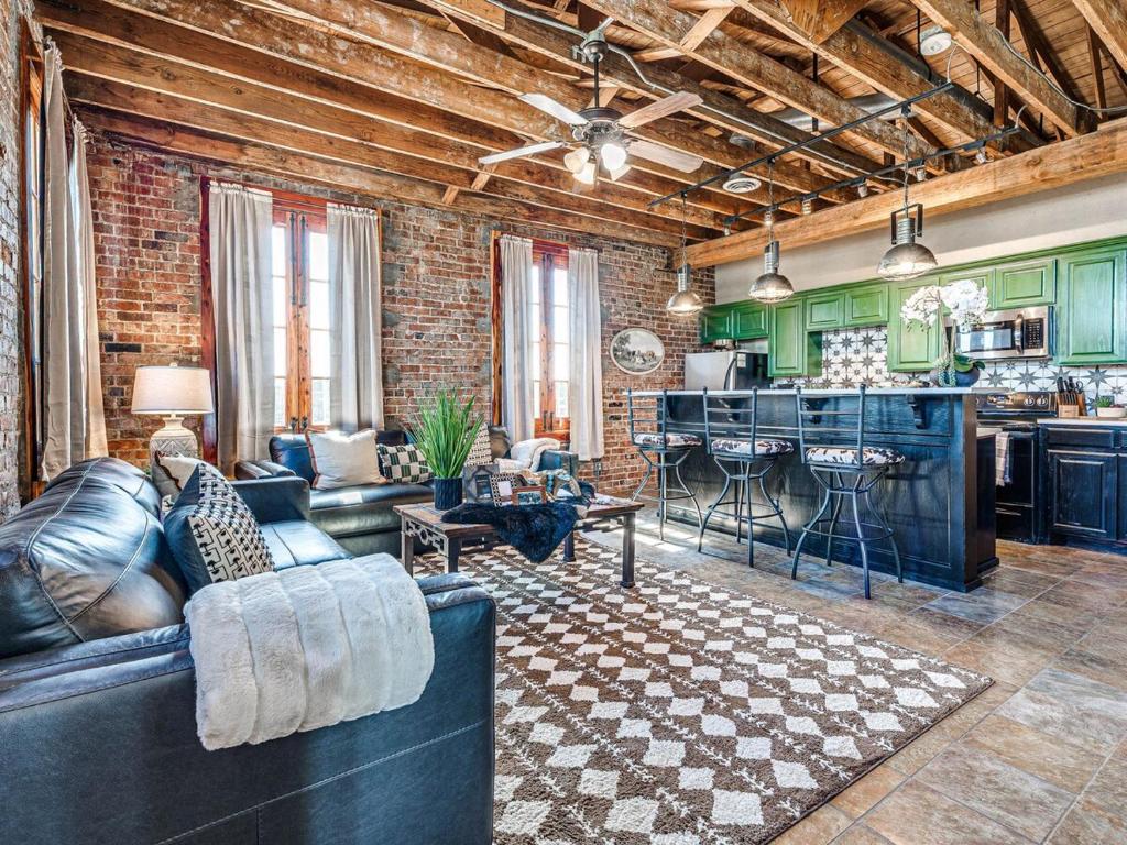 1 Bed Big Apt in OKC Stockyards, Oklahoma City