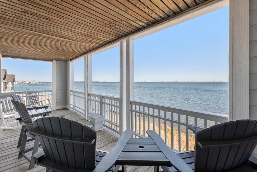 Whispering Sound, Manteo