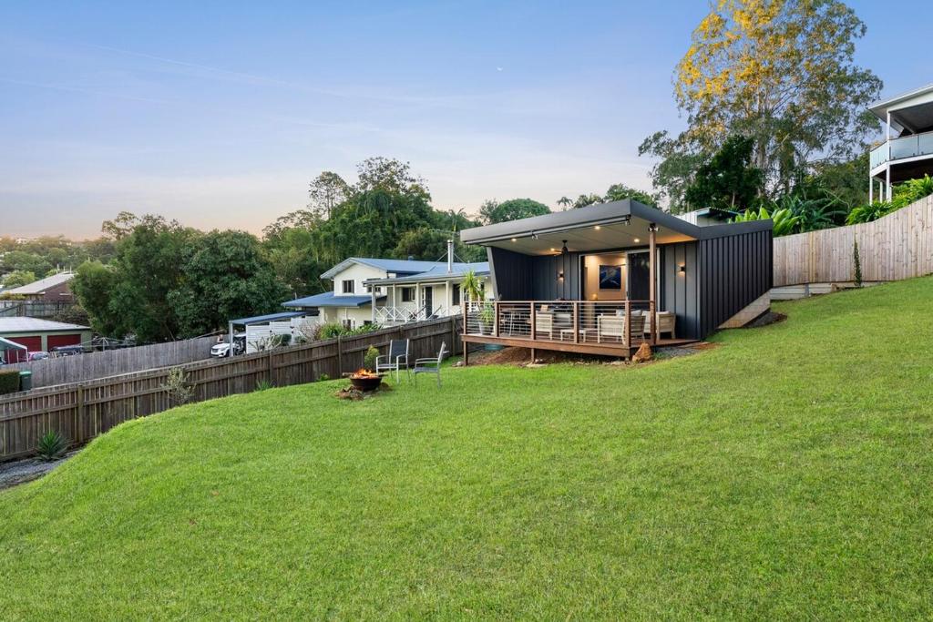 Pet-Friendly Tiny H & Fire Pit, Bli Bli