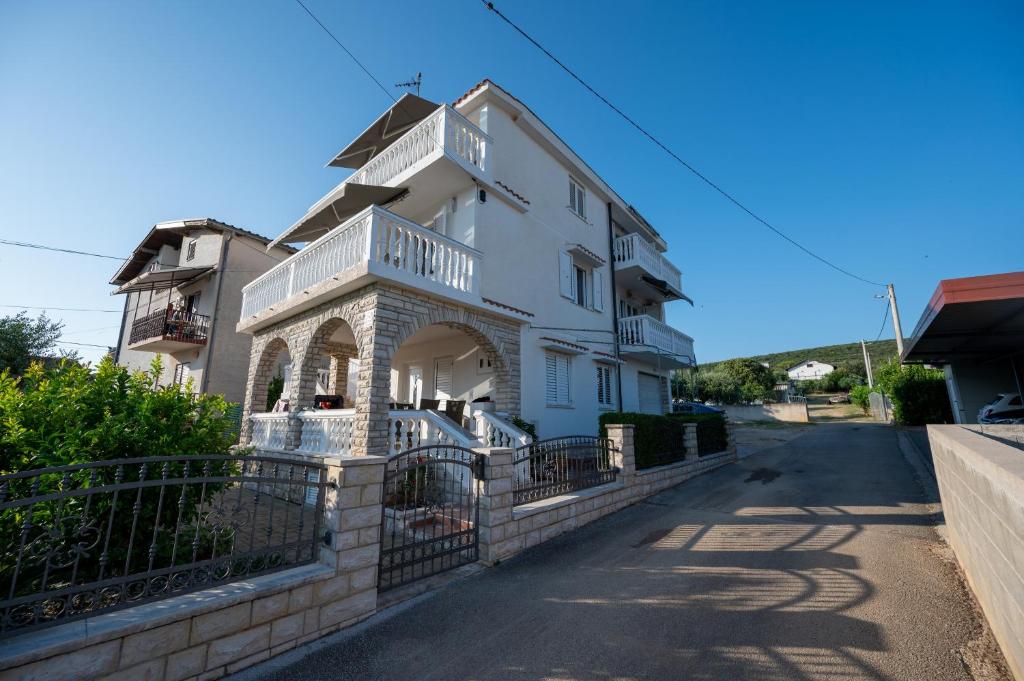 Apartments with parking space Sukosan, Zadar - 6131, Sukošan