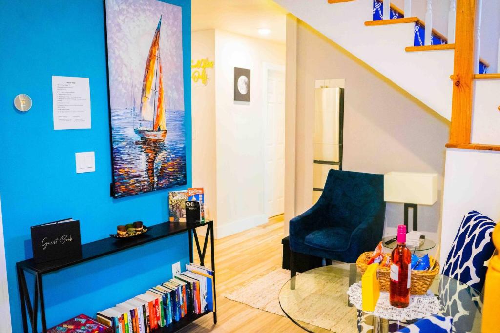 Modern & Cozy 3-BR Condo near Downtown, Boston