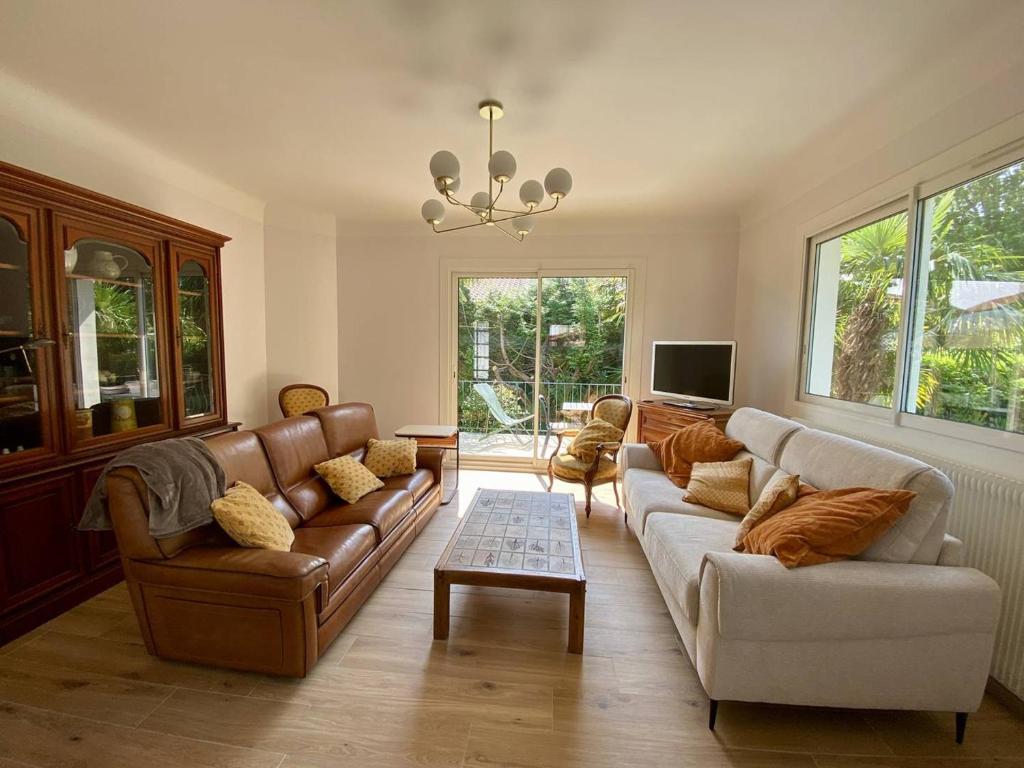 Maison de ville rénovée à Cambo-les-Bains avec balcon-terrasse - FR-1-495-154 - 5