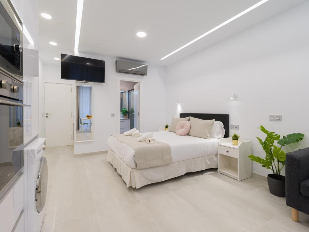 Apartment in Las Palmas by Playa de Las Canteras - 4