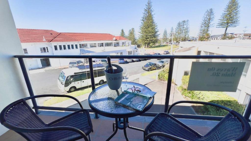 Waves On Main 20, Yamba