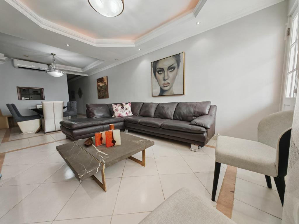 Between Multi Plaza and Omar Park, Panamá