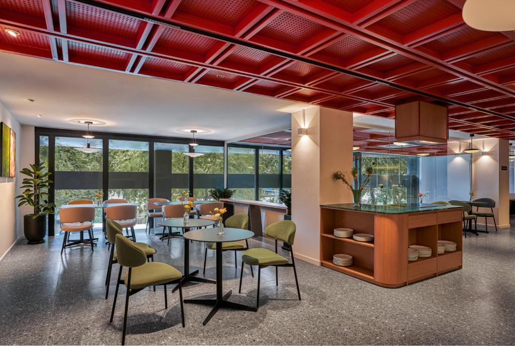 โฮมสเตด พาร์ควิว (Homestead Parkview)