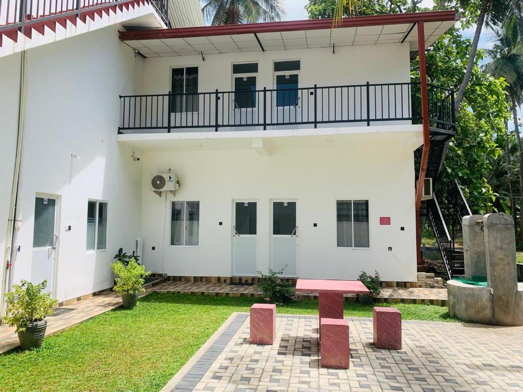 The Silva Guest, Polonnaruwa