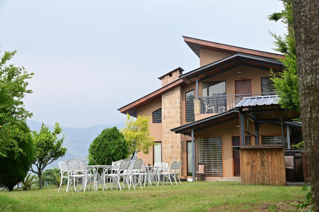 Whispering Oaks, Bhimtal