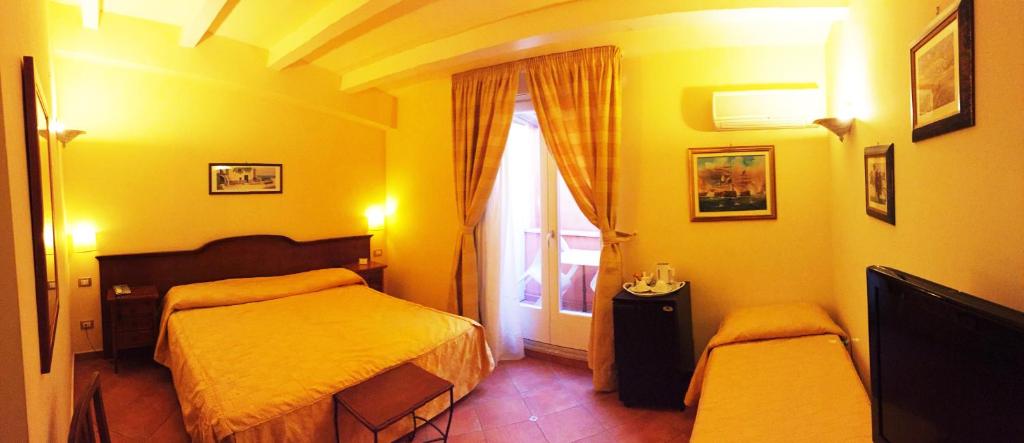 Hotel Mediterraneo photo