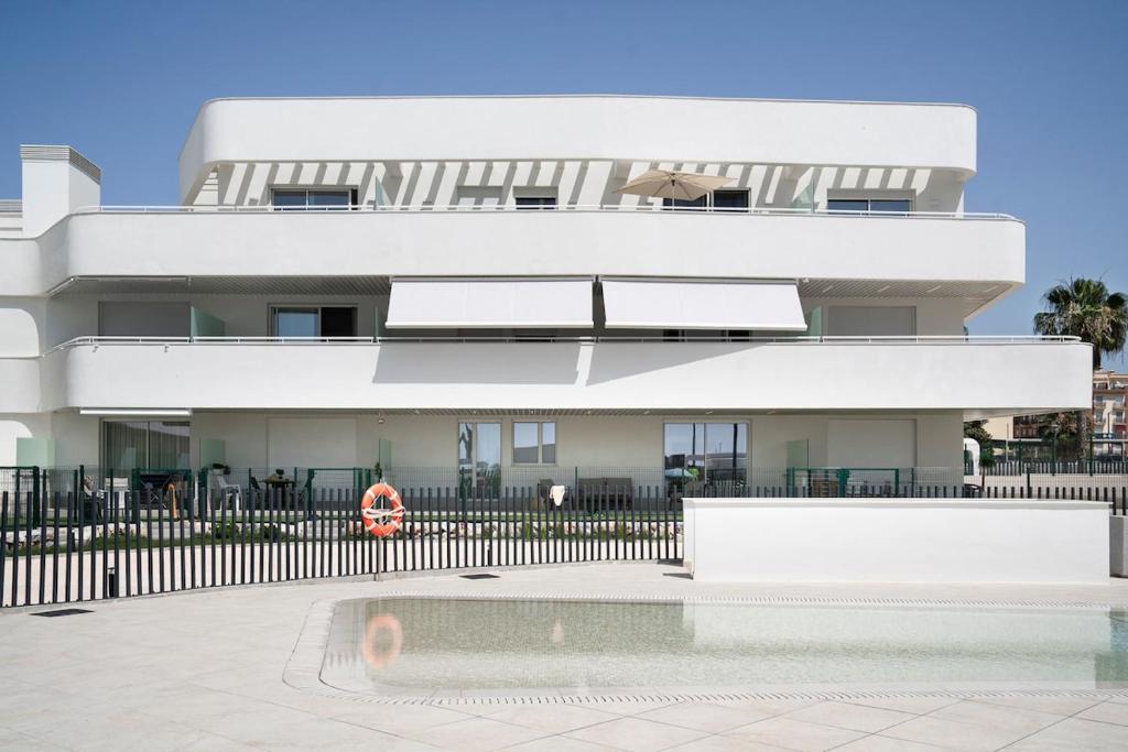 Espectacular con terraza, piscina & parking - 4
