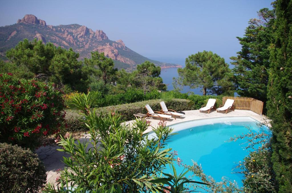 Vue mer-montagne avec vaste piscine privée - 2