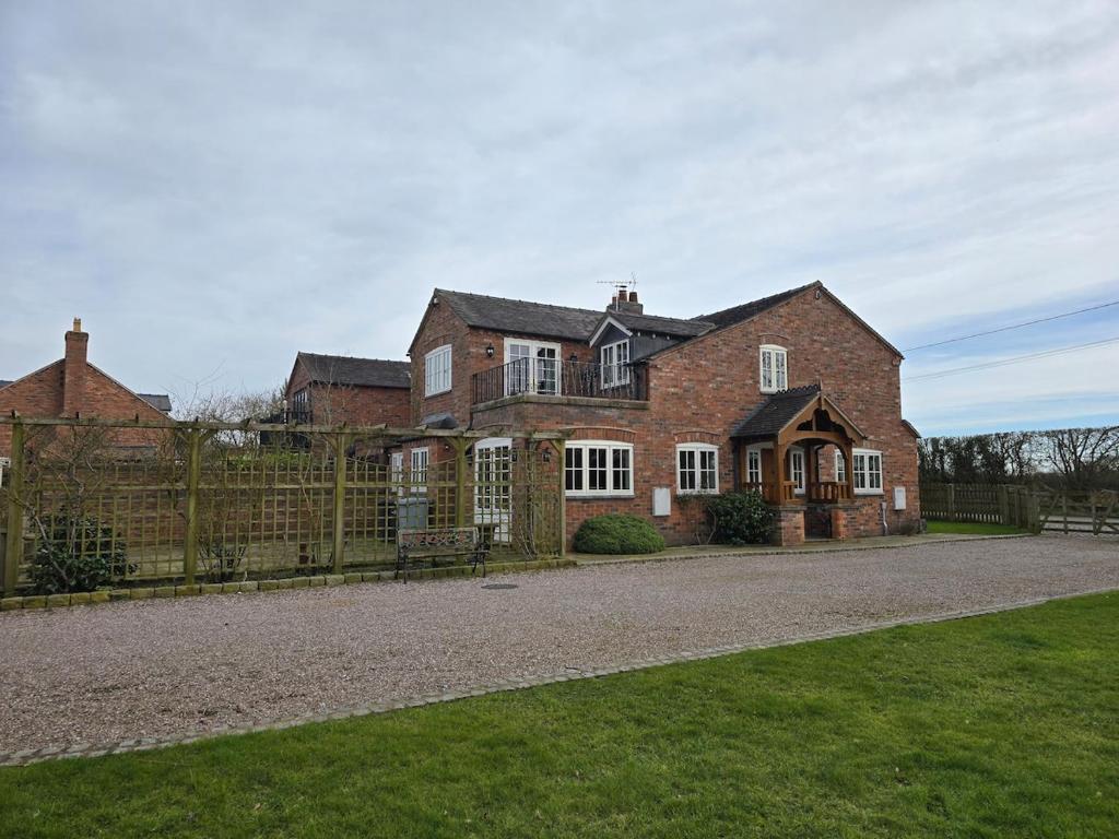 ROW House - Cheshire Countryside, Worleston