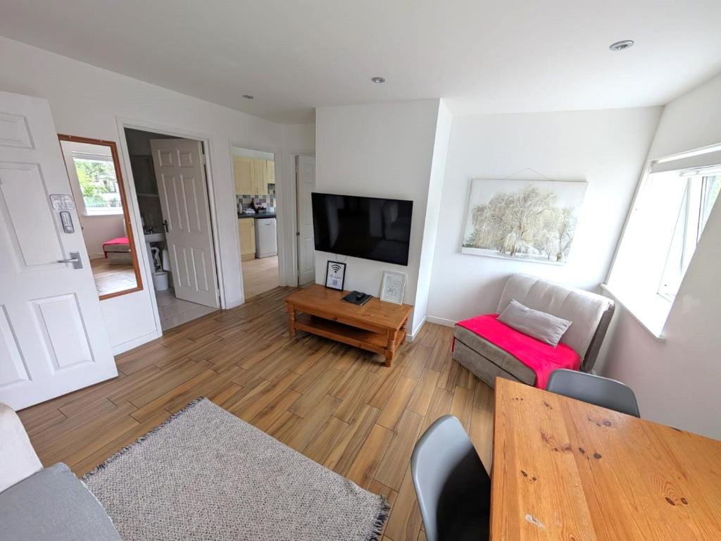Cathedral View, Spacious City Centre, One Bedroom Flat - Chichester Holiday Properties, Chichester