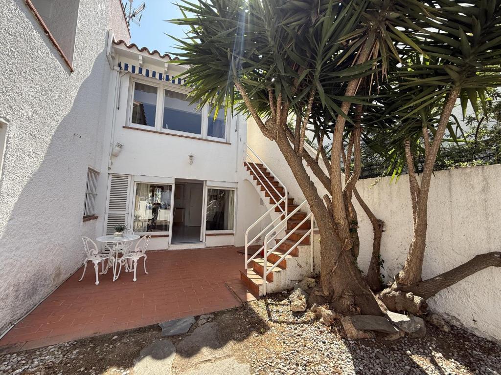 Agi Port de Rosas, Roses