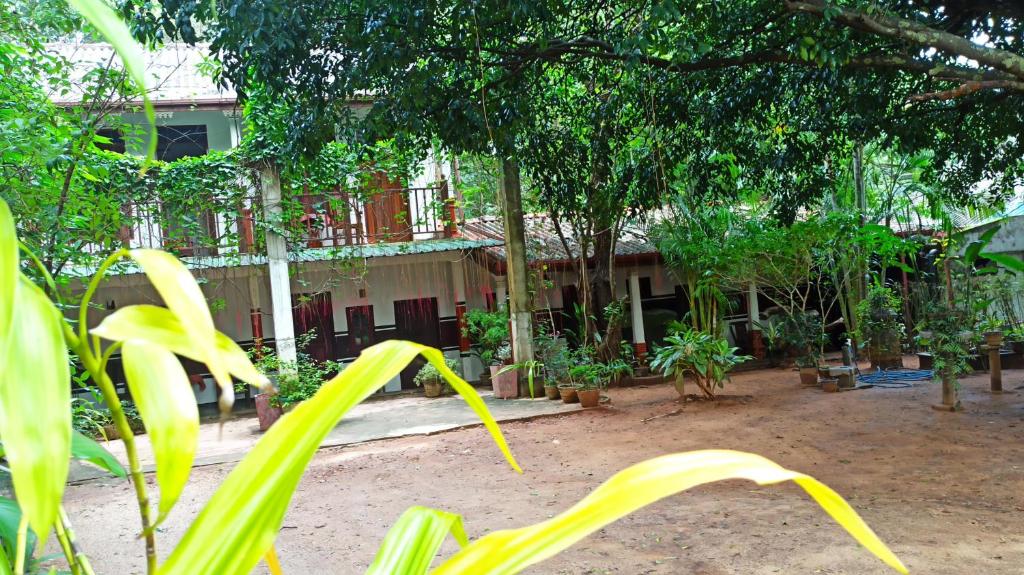 Prasanna Hotel and Rest, Habarana