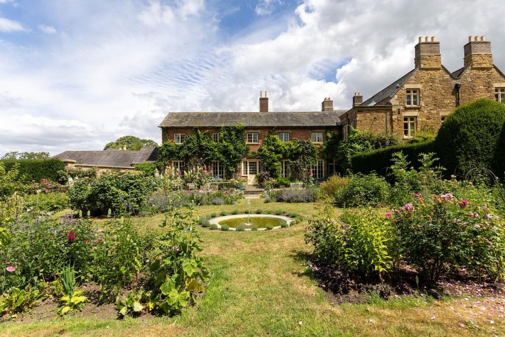 Belvoir Lodge - Sleeps 18 - Belvoir Castle, Redmile