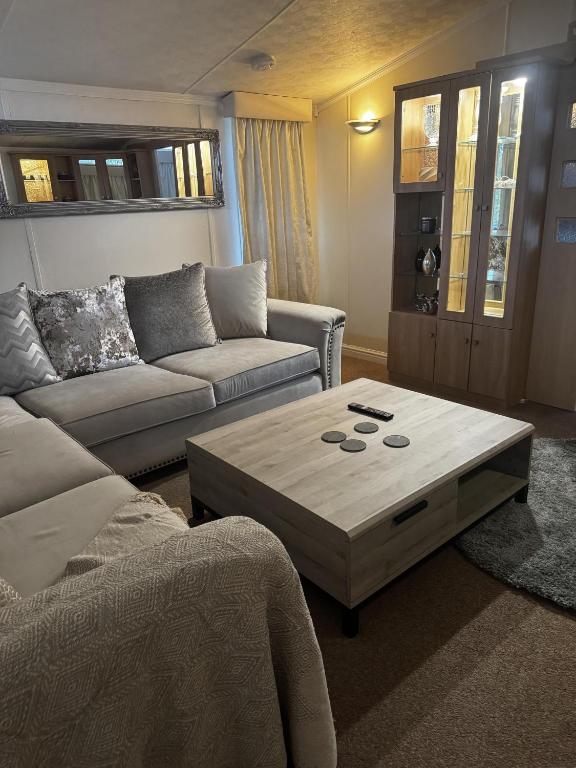 Lovely 4 Berth Caravan At Southview Holiday Park Ref 33001L, Skegness