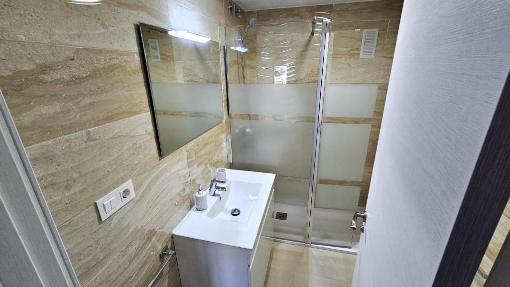 Apartamento REFORMADO con PARKING a 1 minuto de la PLAYA - 3