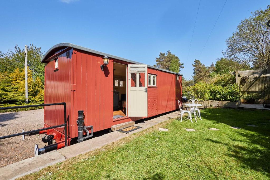 Host & Stay - Guards Van, Wooler