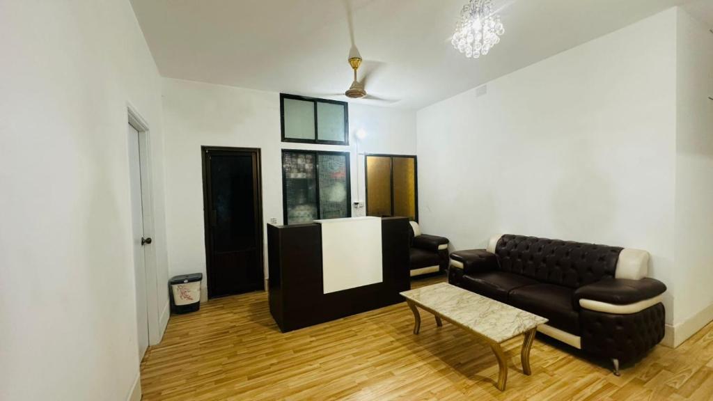 Chittagong Apartment Service Guest House, Dháka