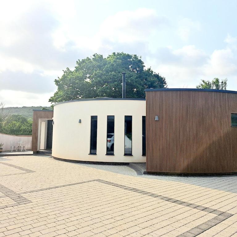 The Shutter House, Compton