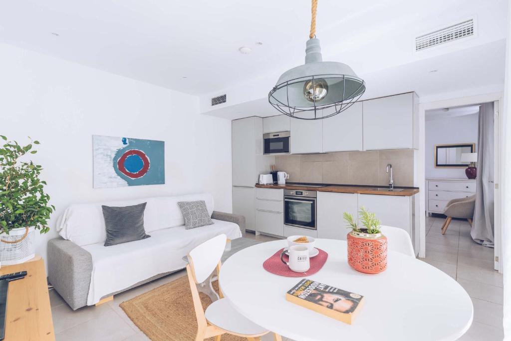 1BR w private patio in the Nook your quiet refuge, Gibraltar