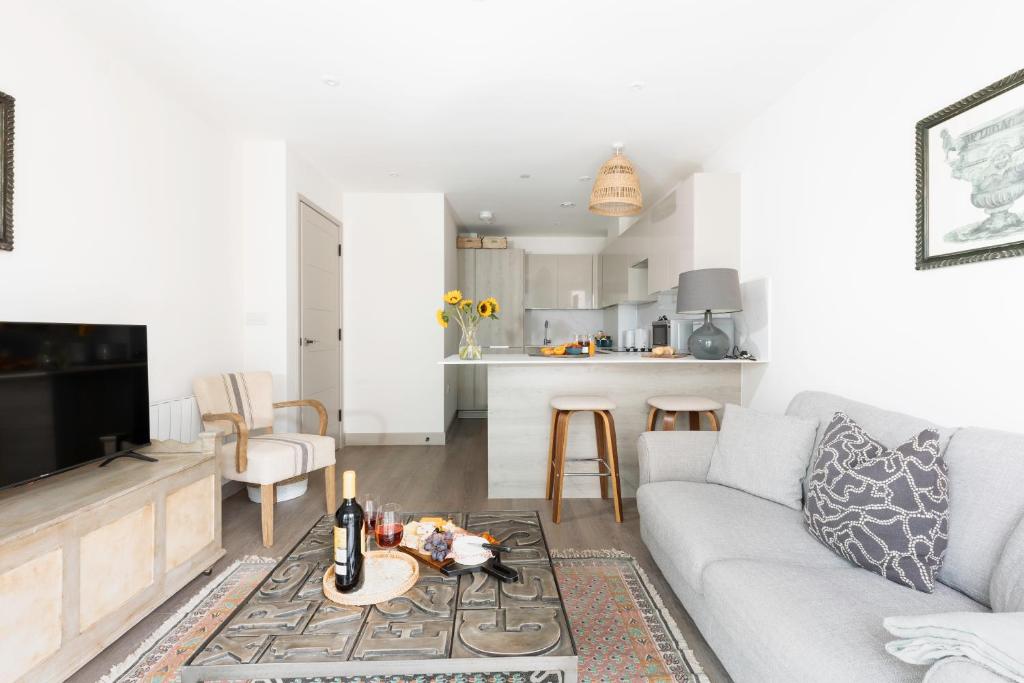 Vespasian's Abode by Grandeur Property, Poole