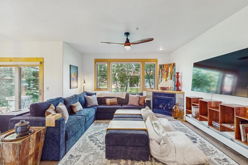 Moose Crossing at Town Center, Big Sky