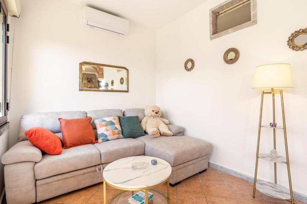 GuestHost - Bright Apartment Taormina, Taormina