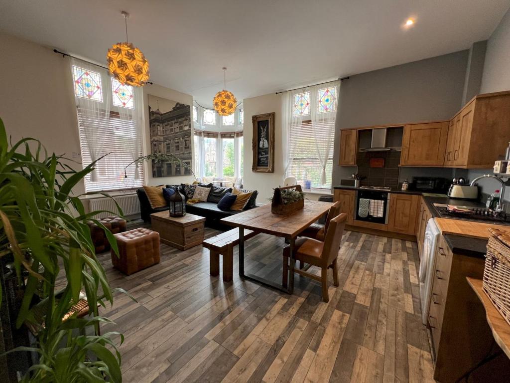 Pass the Keys Historical Victorian Apt for 6 Pets, Matlock