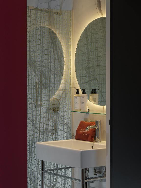 Seven Hotel Paris - 5