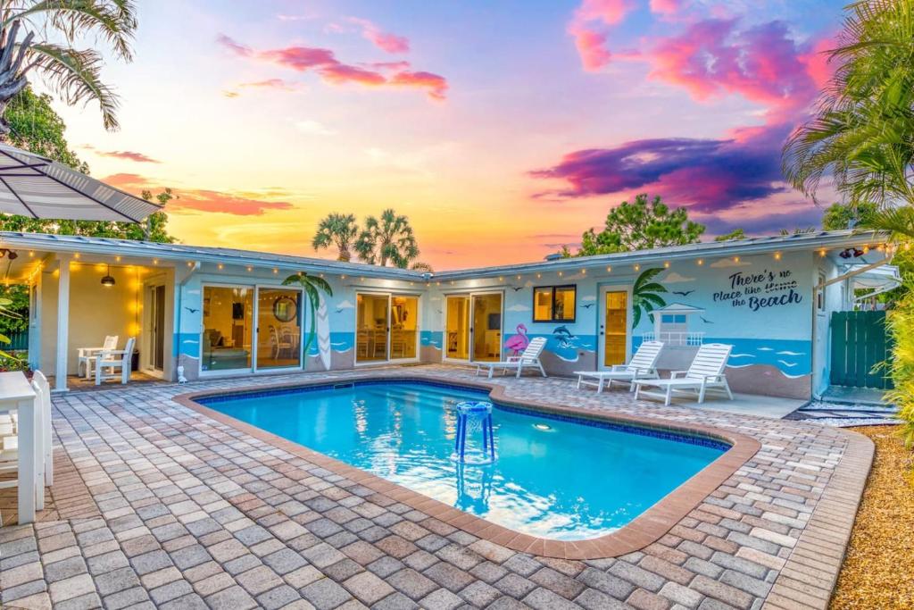 Heated Pool- MiniGolf- Fire Pit- Game Room- 1mi to Beach, Pompano Beach