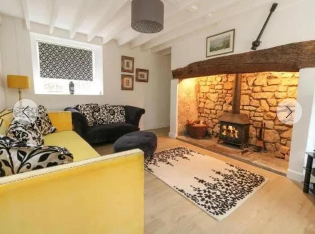 Broadwindsor Cottage, Broadwindsor