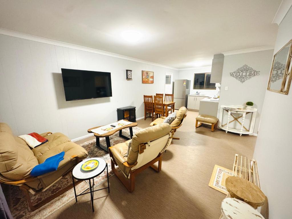 Nestled next door, Stanthorpe