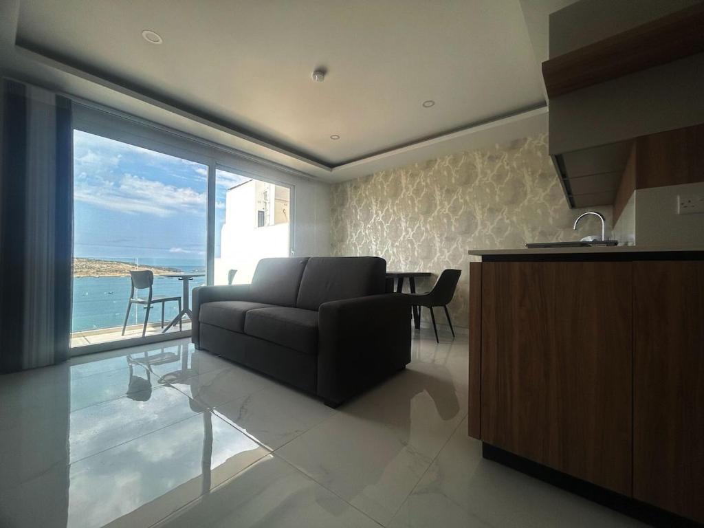 Delightful Sea View Apartment in St Pauls Bay, St Paul's Bay