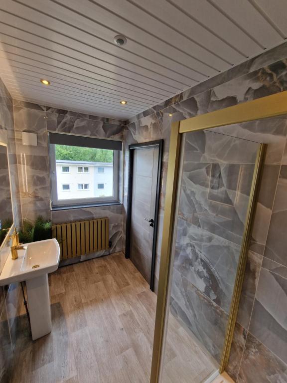 Penthouse Duplex Flat - Central Bowness photo 8