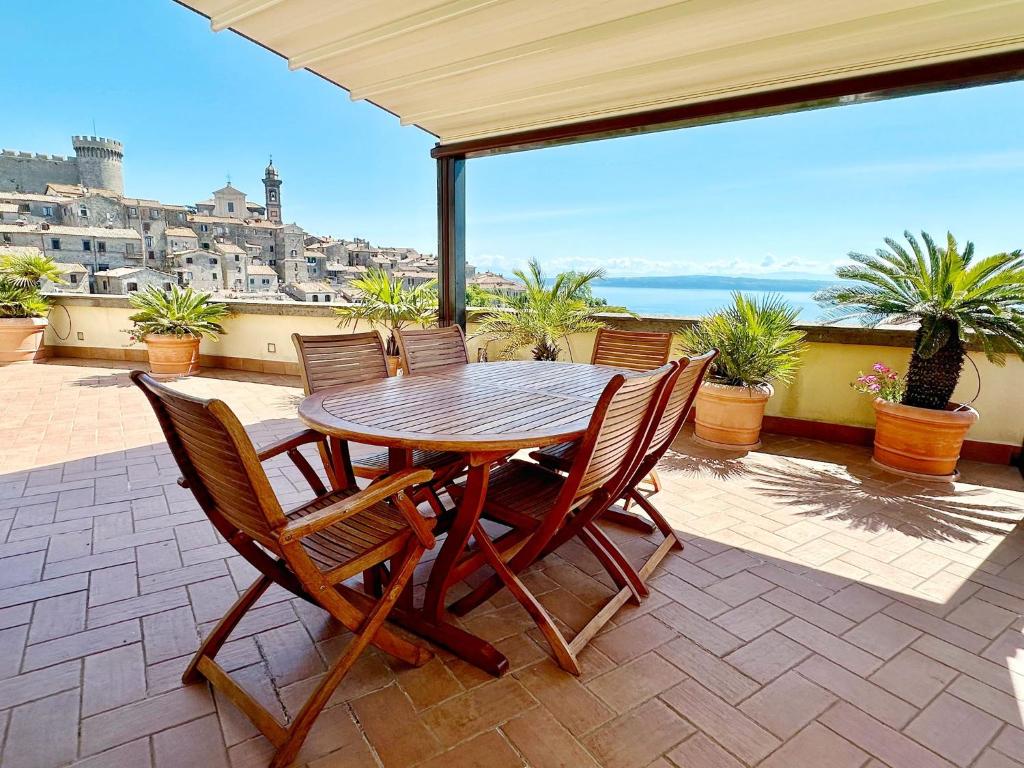 Terrazza da Sogno con Vista su Castello e Lago - 2