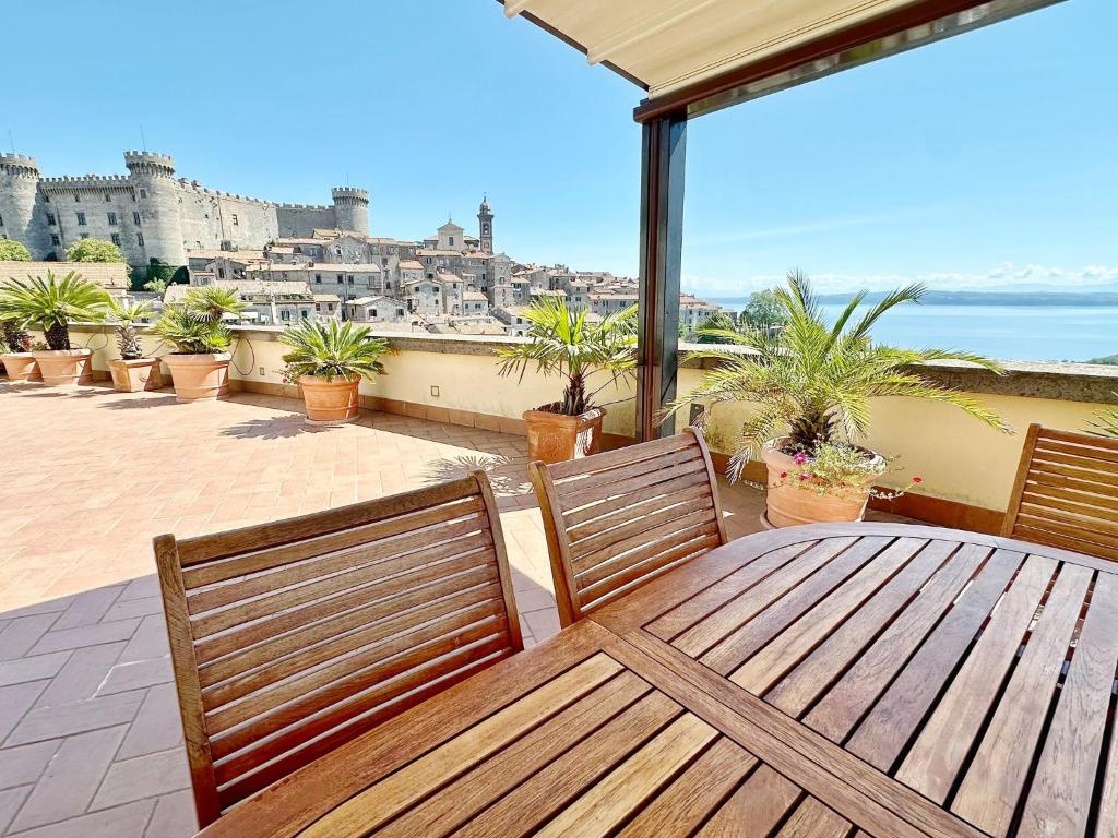 Terrazza da Sogno con Vista su Castello e Lago - 3