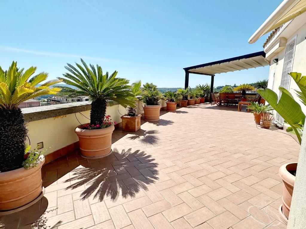 Terrazza da Sogno con Vista su Castello e Lago - 5