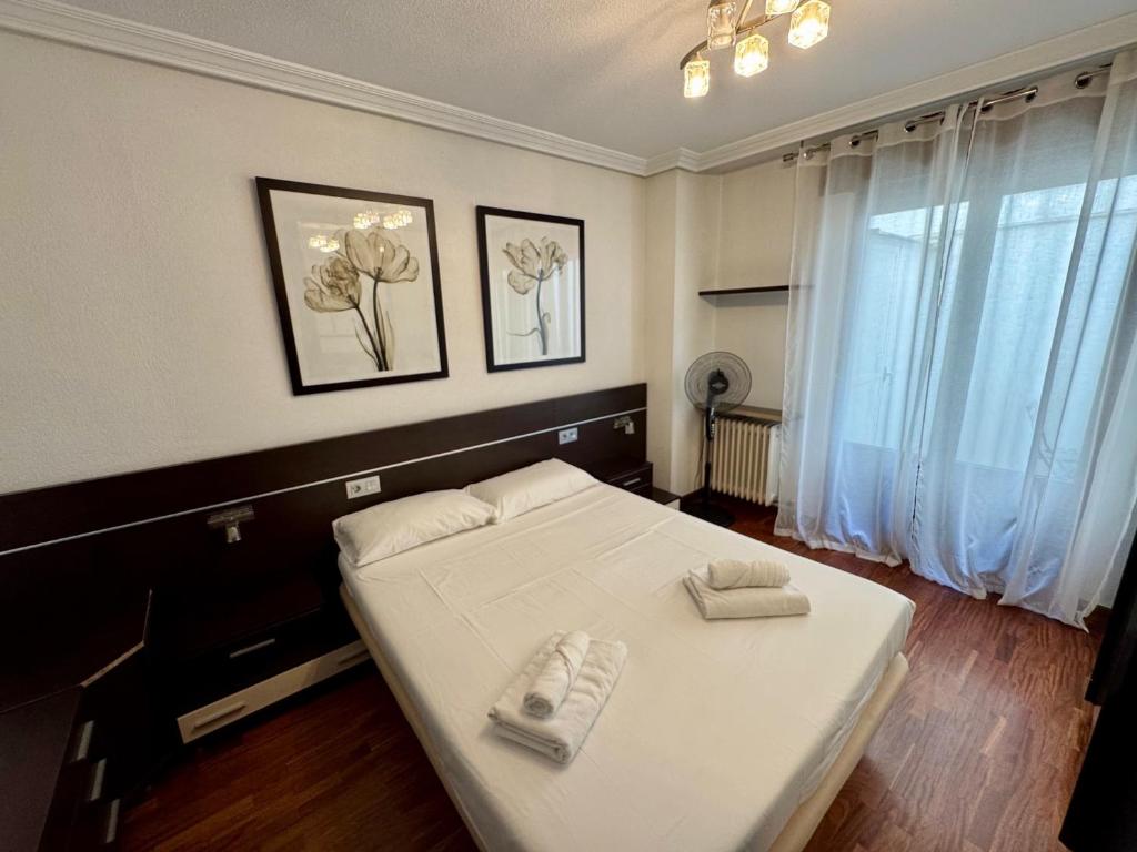 Apartamento Reyes de España / Free Parking & Wi Fi - 1