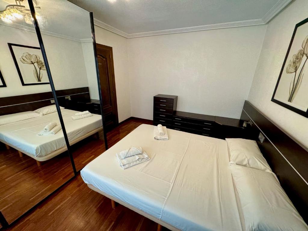 Apartamento Reyes de España / Free Parking & Wi Fi - 3