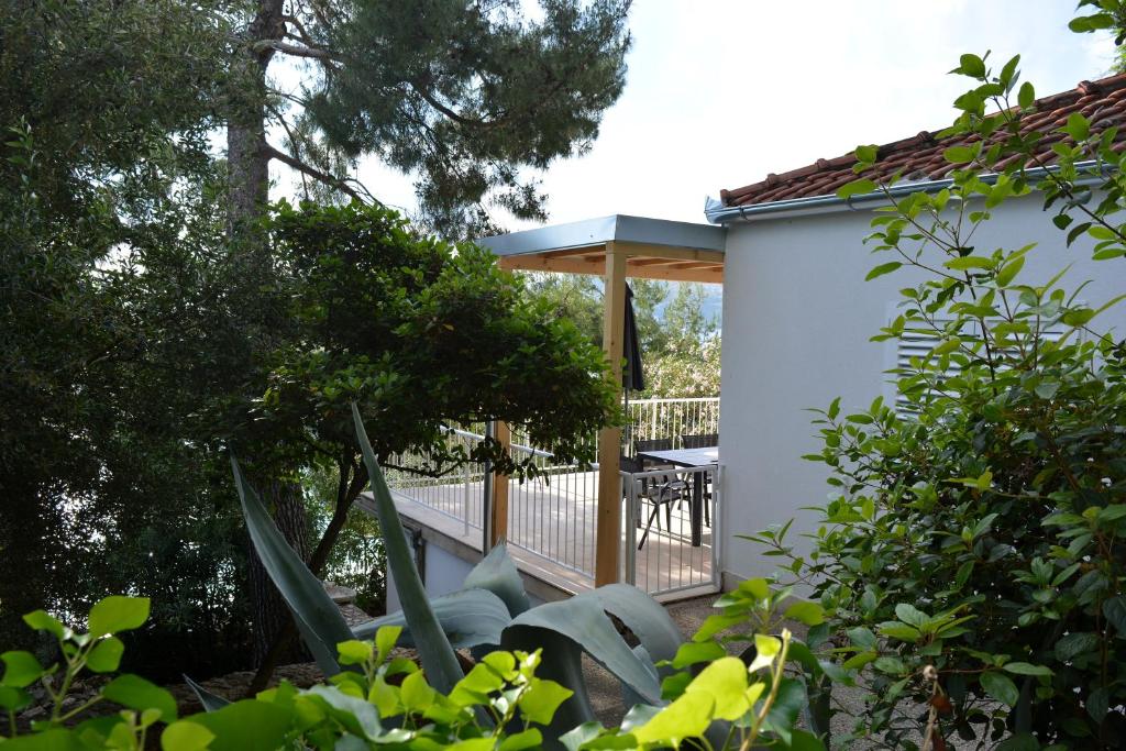 Apartment on the beach - Nemira, Omiš, Omiš