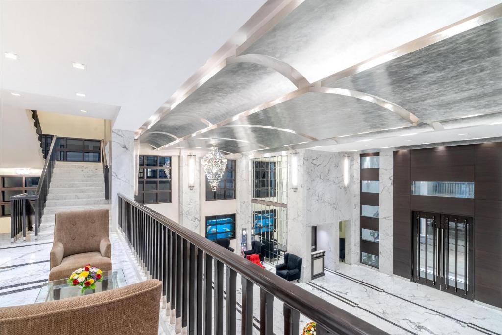 フロント・ロビー