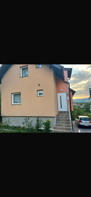 Anelora House, Gladno Polje