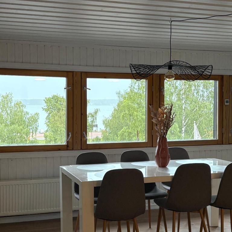 Tak Strandis, Mariehamn